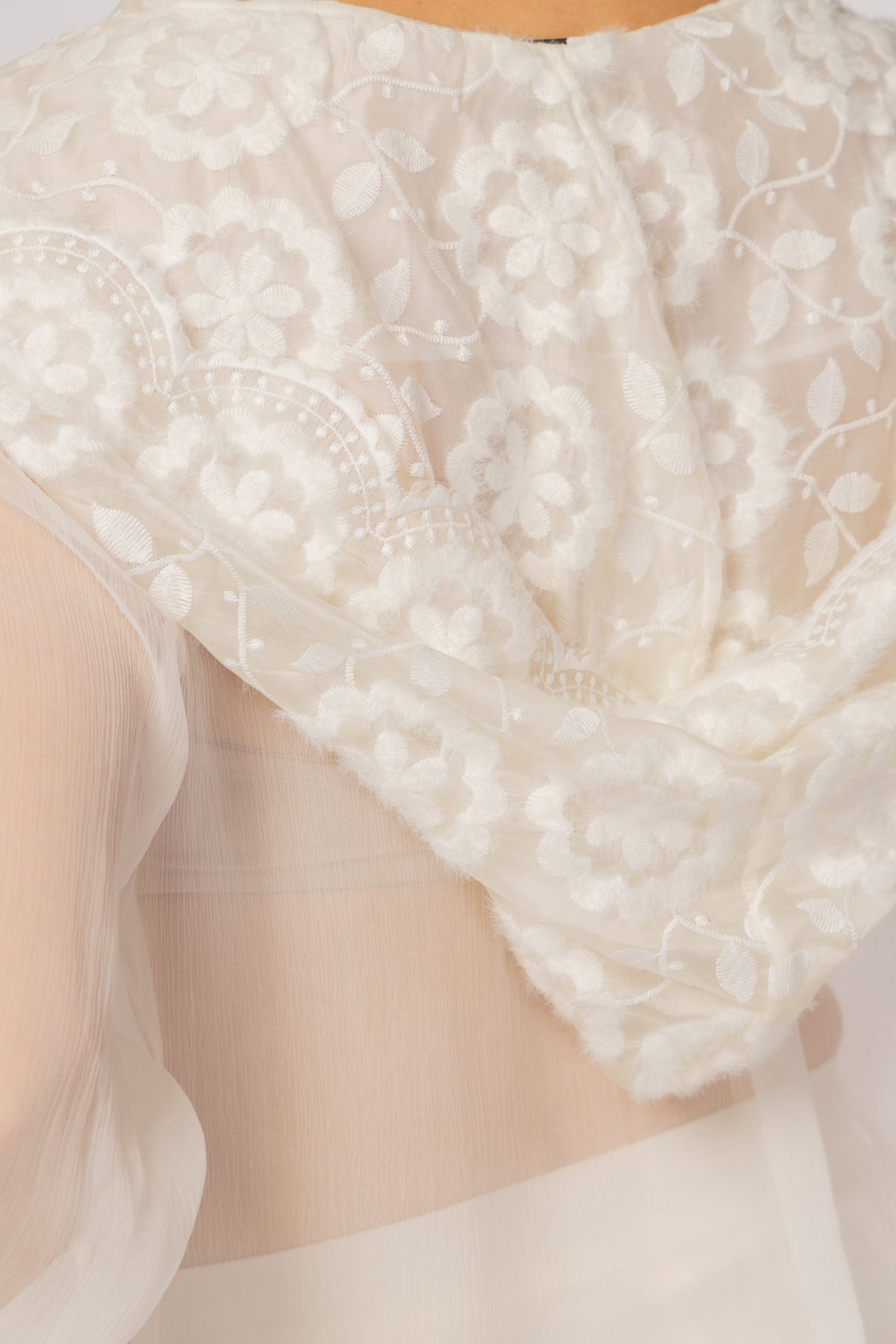 WHITE HOODED SET